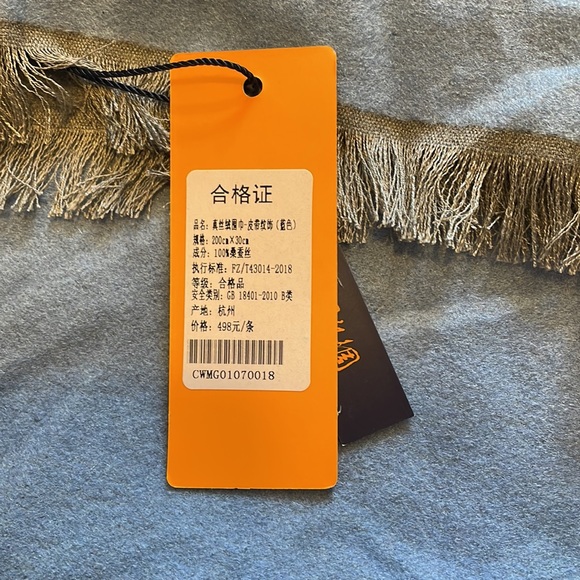 Wensli scarf - Picture 3 of 3